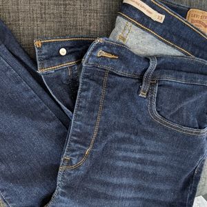 Levi dark wash skinny jean 16m
